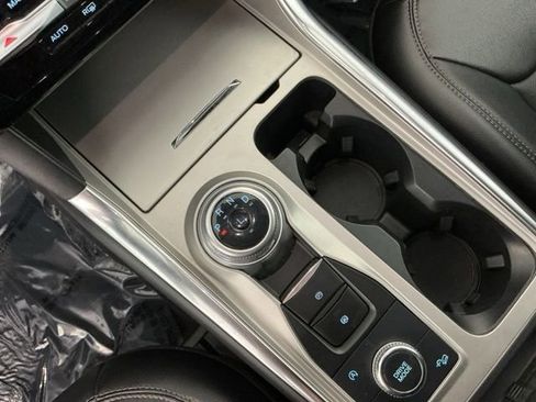 Used 2023 Ford Explorer Limited AWD/4WD image 19
