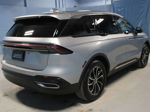 Used 2025 Lincoln Nautilus Premier image 33