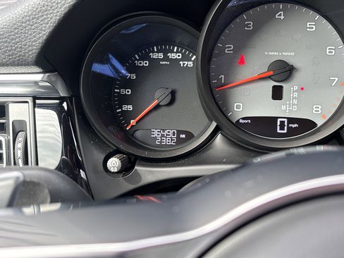 Used 2021 Porsche Macan S AWD/4WD image 17