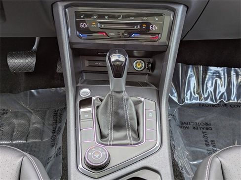 Certified 2024 Volkswagen Tiguan SE image 17