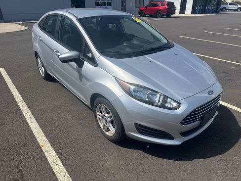 Used 2018 Ford Fiesta SE FWD image 3