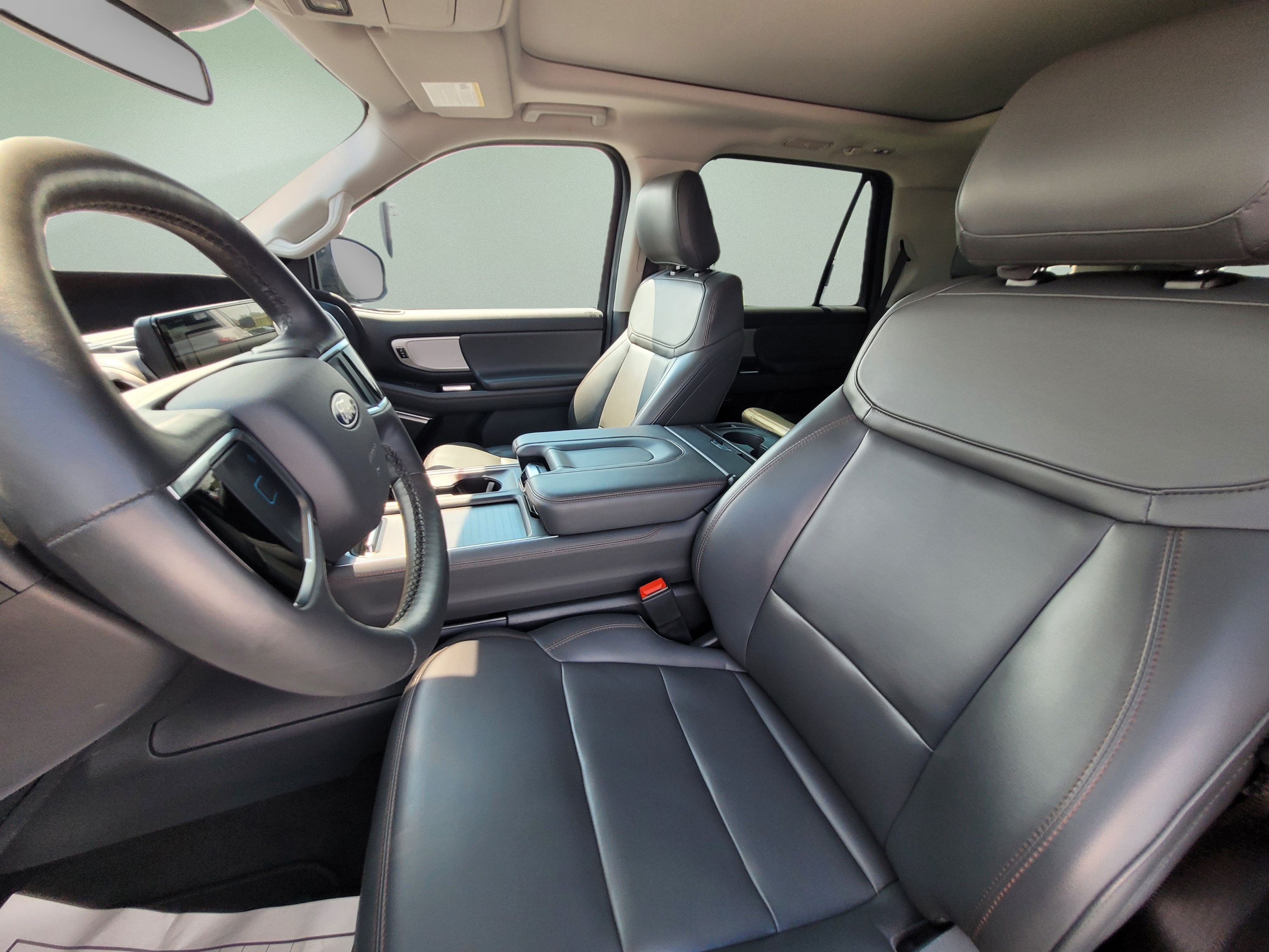 Certified 2025 Ford Expedition Active AWD/4WD image 51