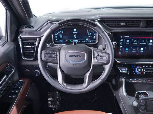 Used 2025 GMC Sierra 1500 Denali Ultimate AWD/4WD image 11