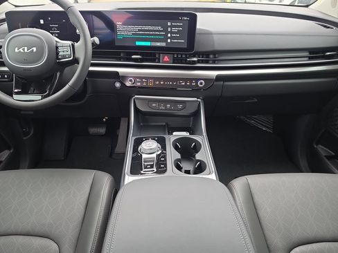 New 2026 Kia Carnival SX w/ SX Dark Edition Package FWD image 15