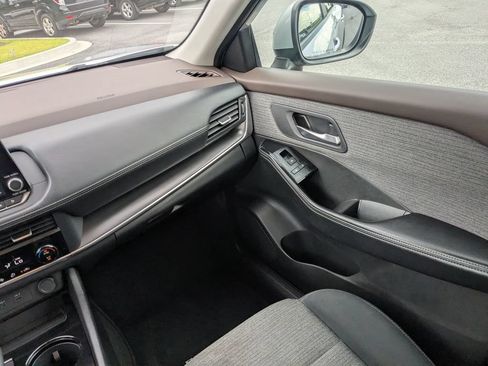 Used 2023 Nissan Rogue SV FWD image 17