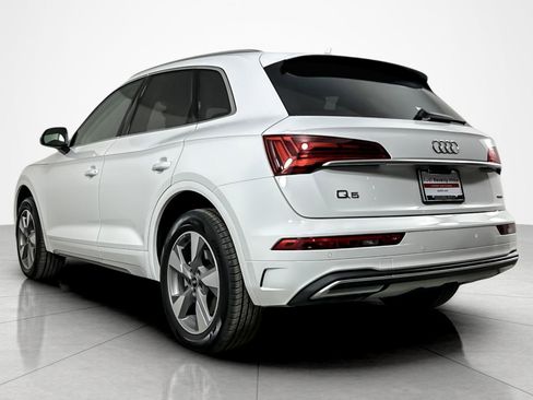 Used 2023 Audi Q5 2.0T Premium w/ Convenience Package image 3