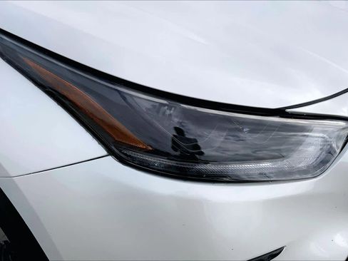 Used 2021 Toyota Highlander XSE FWD image 27