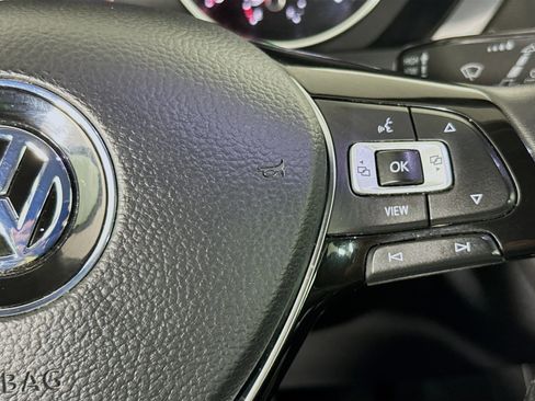 Used 2020 Volkswagen Tiguan SE w/ Panoramic Sunroof Package FWD image 14