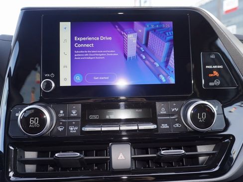 Certified 2025 Toyota Highlander XLE image 18