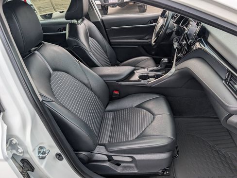 Used 2024 Toyota Camry SE image 8