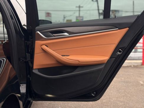 Used 2022 BMW 530i xDrive w/ Convenience Package image 32