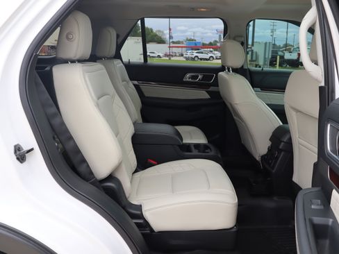 Used 2017 Ford Explorer Platinum AWD/4WD image 13