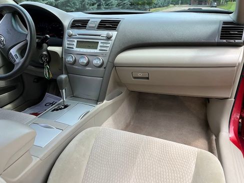 Used 2011 Toyota Camry LE FWD image 37