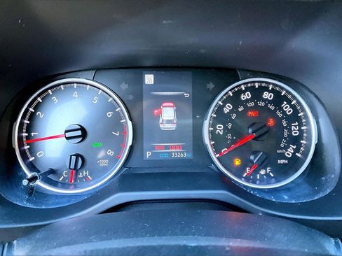 Used 2021 Toyota RAV4 XLE image 12