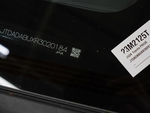 Used 2024 Toyota Prius XLE AWD/4WD image 31