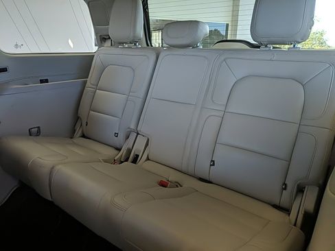 Used 2020 Lincoln Navigator Reserve w/ Luxury Package image 13