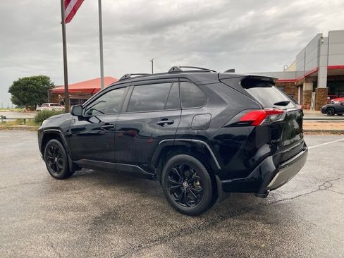 Used 2022 Toyota RAV4 SE AWD/4WD image 7