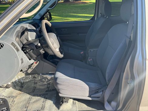 Used 2002 Nissan Frontier XE image 8