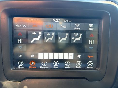 Used 2019 Jeep Renegade Latitude image 11