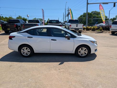 Used 2024 Nissan Versa S FWD image 4