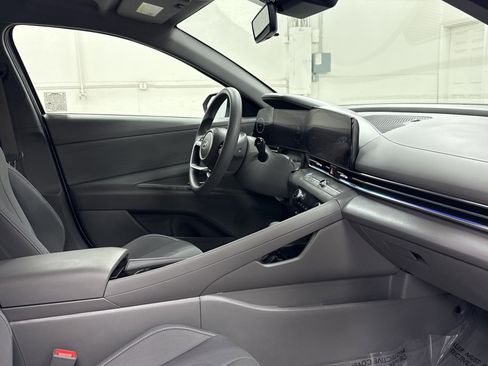 Used 2024 Hyundai Elantra Blue image 21