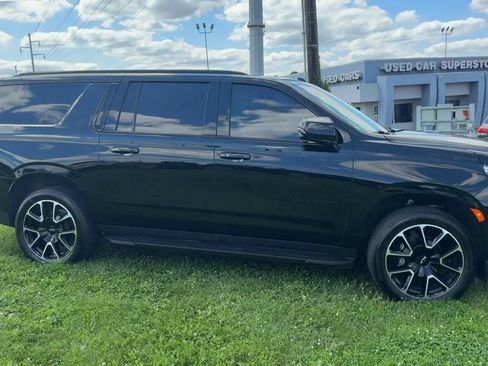 Used 2024 Chevrolet Suburban RST w/ Luxury Package AWD/4WD image 8