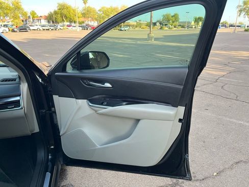 Used 2020 Cadillac XT4 Luxury w/ Cold Weather Package image 21