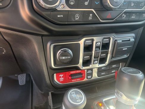 Used 2020 Jeep Gladiator Rubicon AWD/4WD image 32