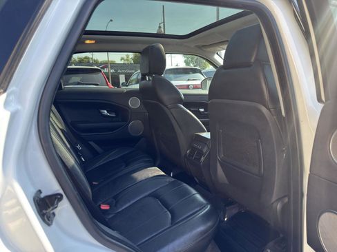 Used 2018 Land Rover Range Rover Evoque SE image 36