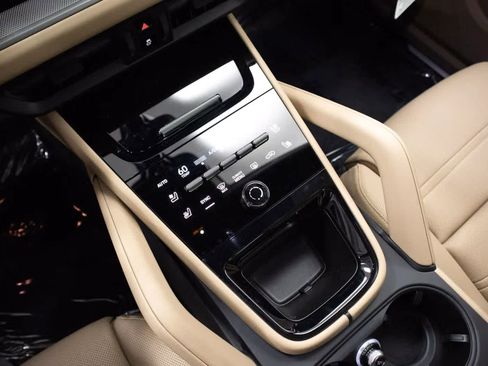 Certified 2025 Porsche Cayenne Coupe AWD/4WD image 29