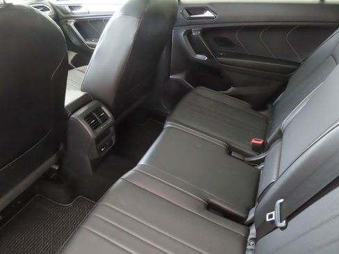 Used 2022 Volkswagen Tiguan SE R-Line FWD image 23