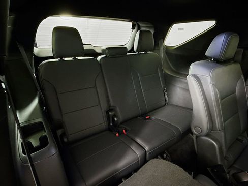 Used 2025 Chevrolet Traverse LT image 27