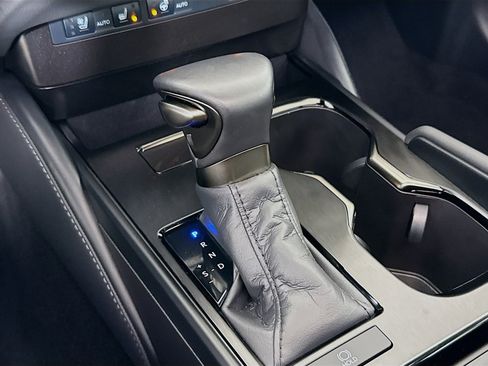 Used 2025 Lexus ES 350 w/ Premium Package image 19