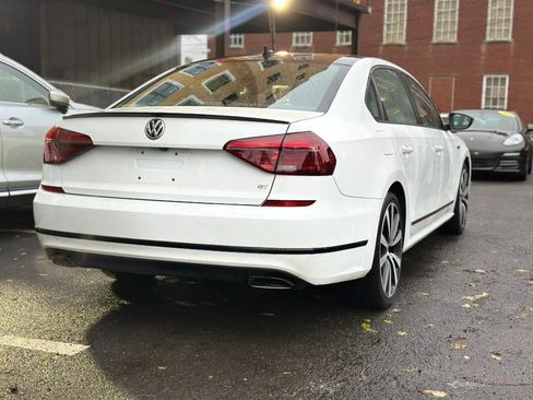 Used 2018 Volkswagen Passat 3.6 FWD image 4