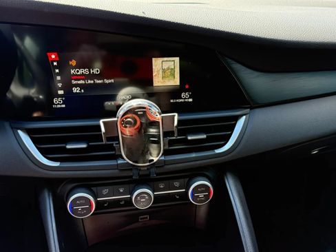 Used 2018 Alfa Romeo Giulia AWD image 22