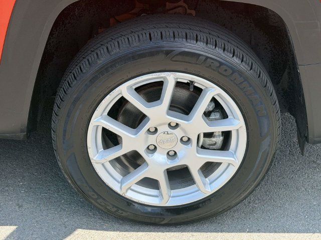 Used 2021 Jeep Renegade Latitude w/ Convenience Group AWD/4WD image 9