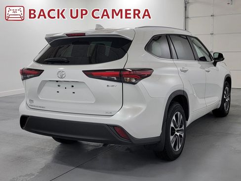 Certified 2025 Toyota Highlander XLE image 9