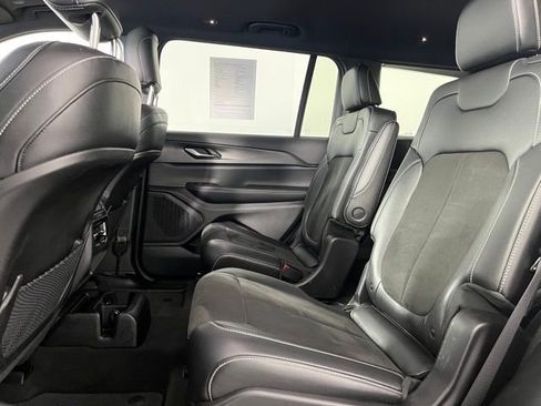 Used 2023 Jeep Grand Cherokee L Laredo image 39