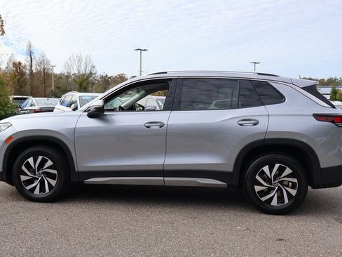 Certified 2025 Volkswagen Tiguan S image 5