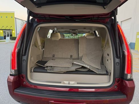 Used 2016 Cadillac Escalade Premium image 40