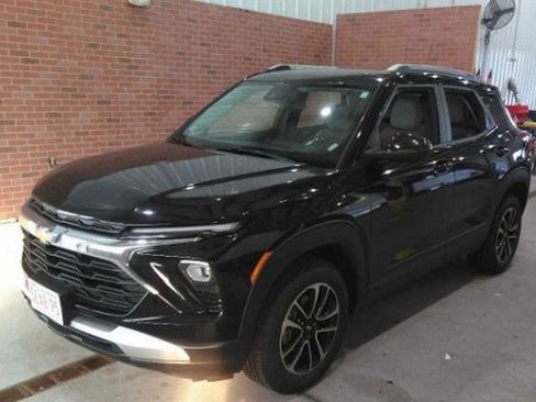 Used 2025 Chevrolet TrailBlazer LT AWD/4WD image 4