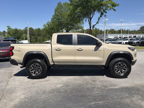 Used 2024 Chevrolet Colorado ZR2 w/ ZR2 Convenience Package III AWD/4WD image 13