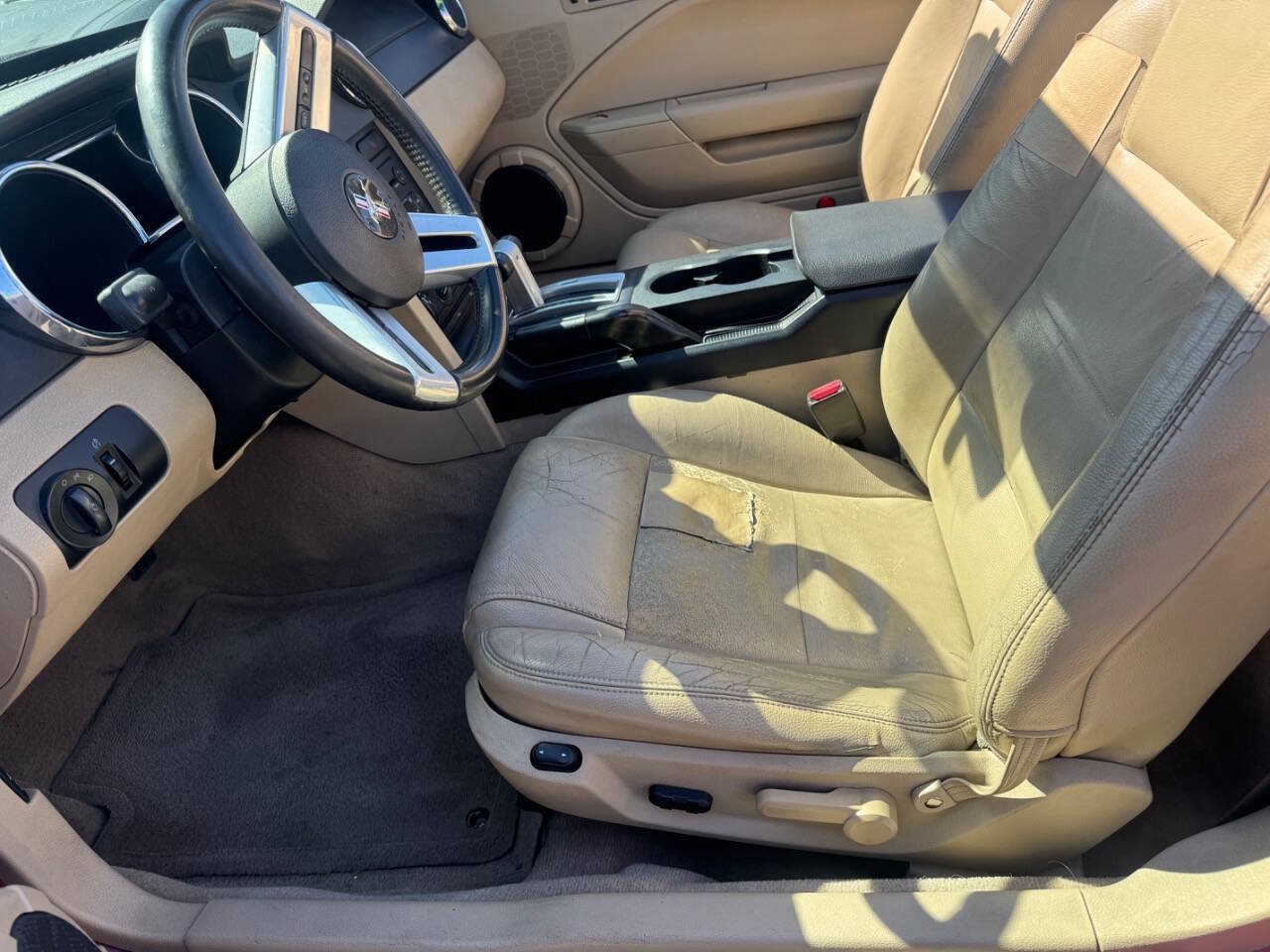 Used 2006 Ford Mustang Convertible RWD image 9