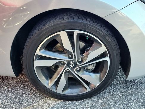 Used 2015 Hyundai Elantra Limited w/ Option Group 05 FWD image 9