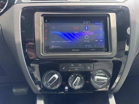 Used 2016 Volkswagen Jetta Sport FWD image 24