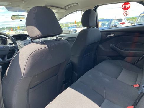 Used 2017 Ford Focus SE FWD image 14