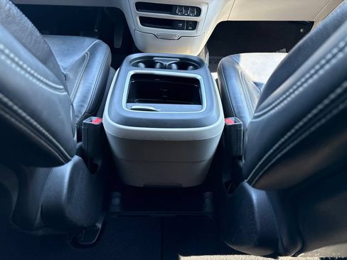Used 2022 Chrysler Pacifica Touring-L FWD image 27