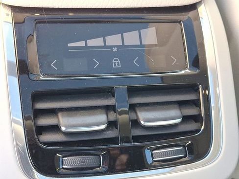 Used 2019 Volvo S60 T5 Inscription image 11