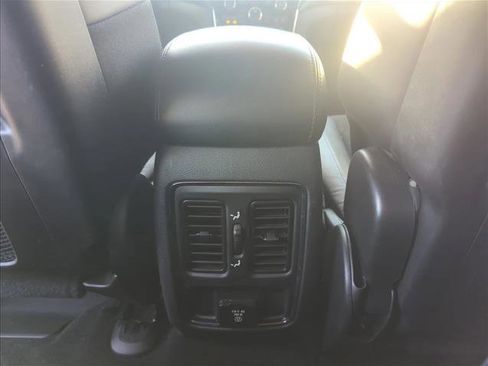 Used 2021 Jeep Grand Cherokee Laredo X image 17