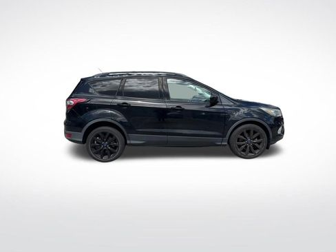 Used 2017 Ford Escape SE w/ SE Sport Appearance Package FWD image 4